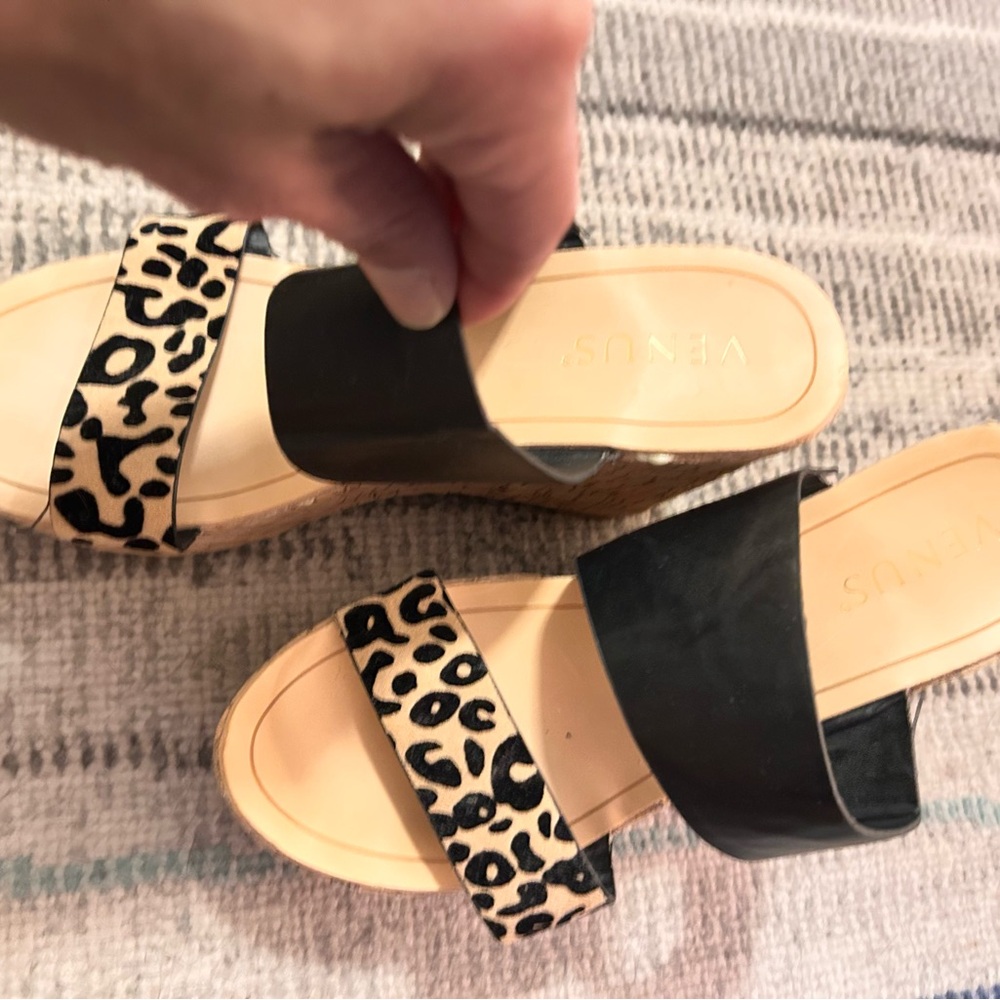 VENUS Black and Leopard Print Wedges